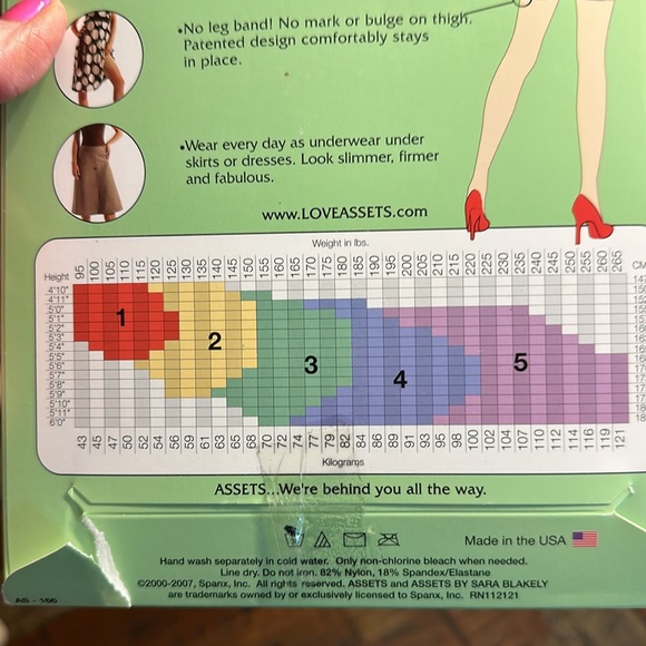 Assets by Sara Blakey Women’s High Waisted Mid-Thigh Shaper - Picture 6 of 6